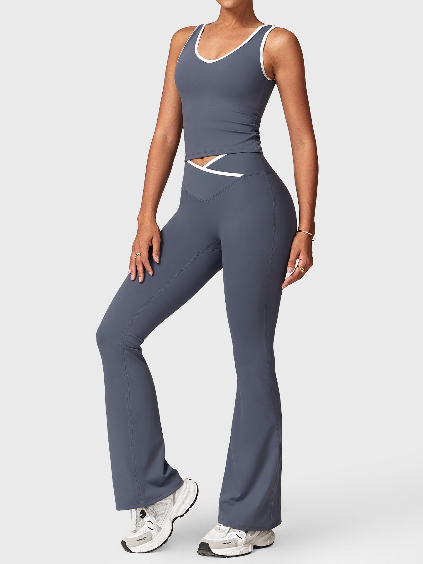 Yeoreo Alberta Contrast Trim Sports Set