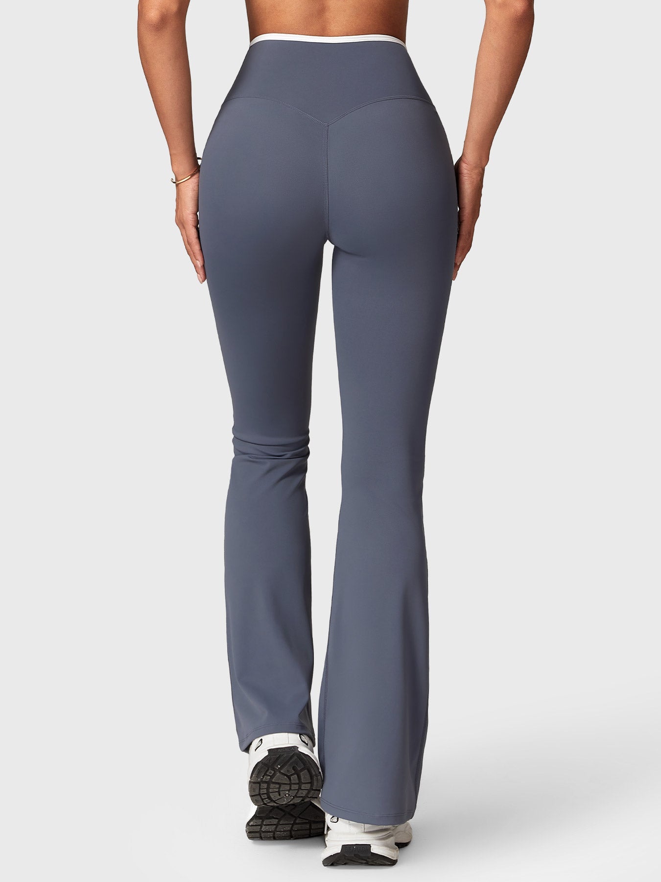 Yeoreo Alberta Contrast Trim Sports Set